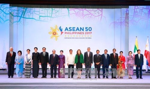 Prime Minister Nguyen Xuan Phuc participates in 30th ASEAN Summit  - ảnh 1